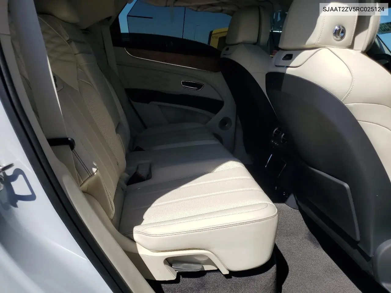 Auction sale of the 2024 Bentley Bentayga , vin: SJAAT2ZV5RC025124, lot number: 66680755