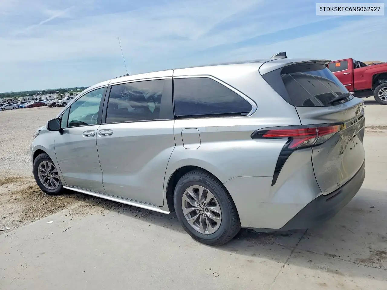 Auction sale of the 2022 Toyota Sienna , vin: 5TDKSKFC6NS062927, lot number: 57409966