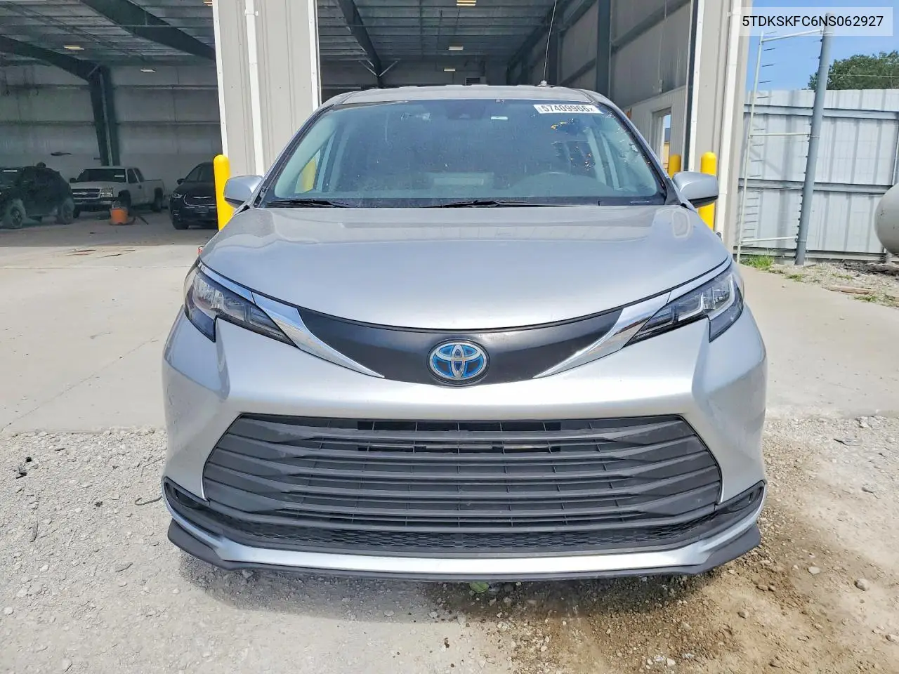 Auction sale of the 2022 Toyota Sienna , vin: 5TDKSKFC6NS062927, lot number: 57409966