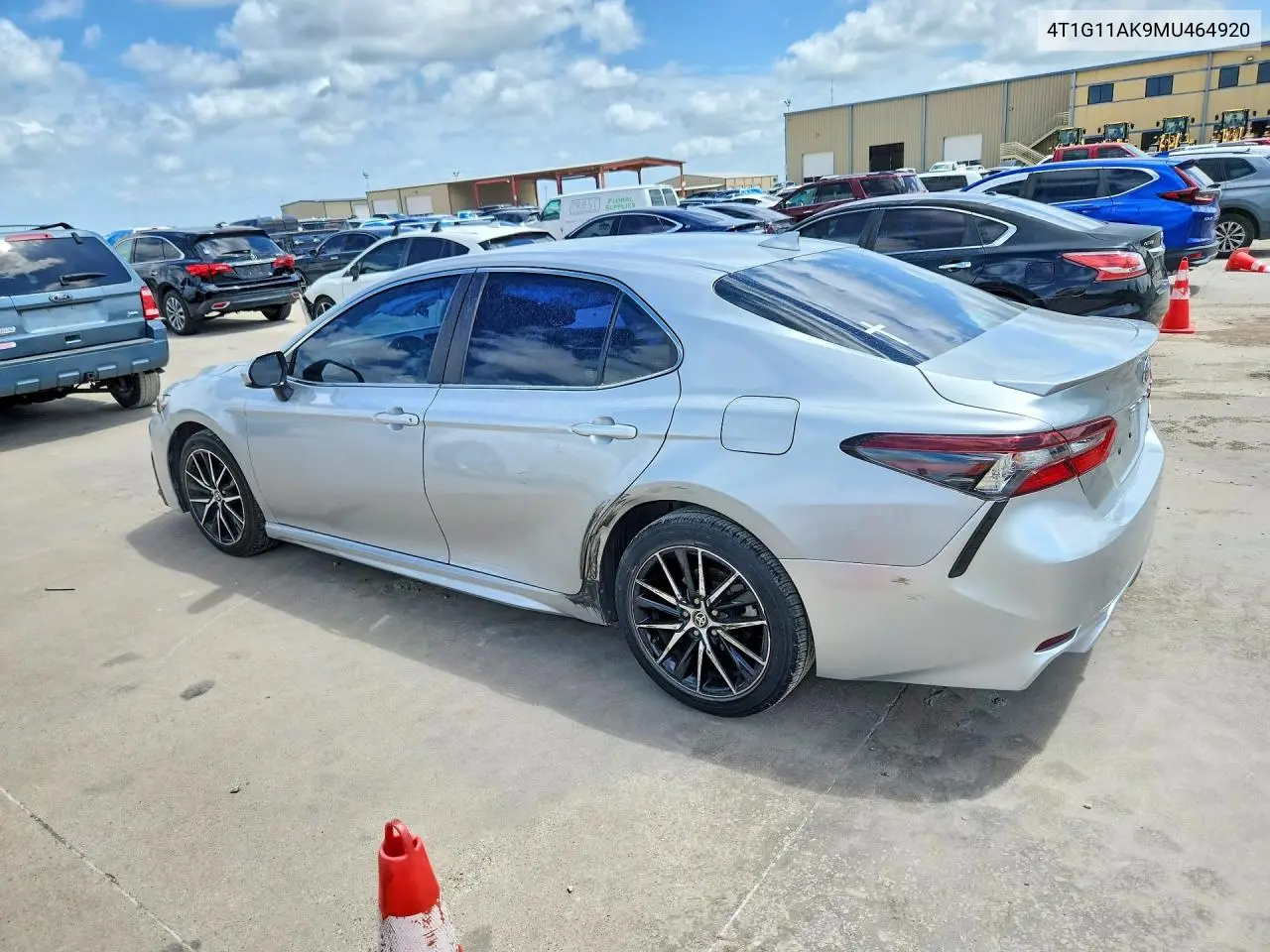 Auction sale of the 2021 Toyota Camry , vin: 4T1G11AK9MU464920, lot number: 56710826