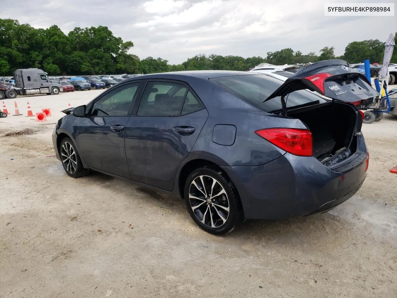 Auction sale of the 2019 Toyota Corolla , vin: 5YFBURHE4KP898984, lot number: 48050784