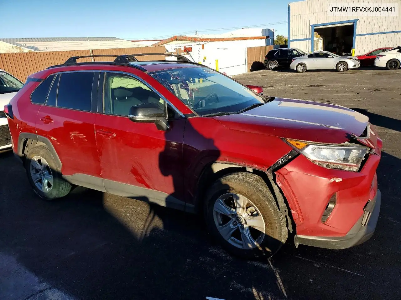 Auction sale of the 2019 Toyota RAV 4 , vin: JTMW1RFVXKJ004441, lot number: 98814635
