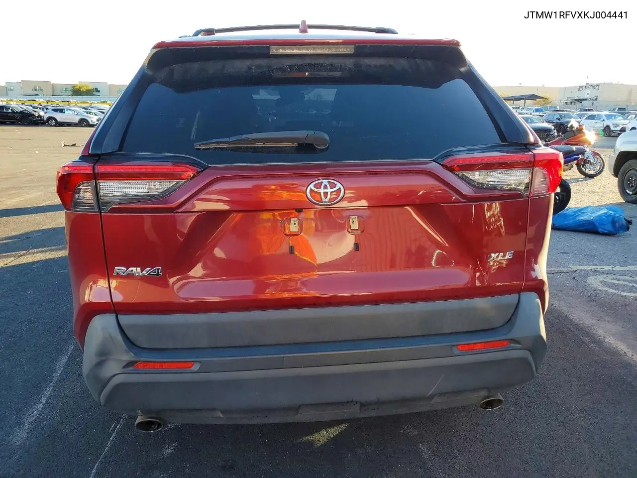 Auction sale of the 2019 Toyota RAV 4 , vin: JTMW1RFVXKJ004441, lot number: 98814635