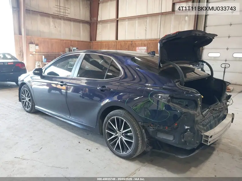 Auction sale of the 2021 Toyota Camry , vin: 4T1T11BKXMU033743, lot number: 45035749