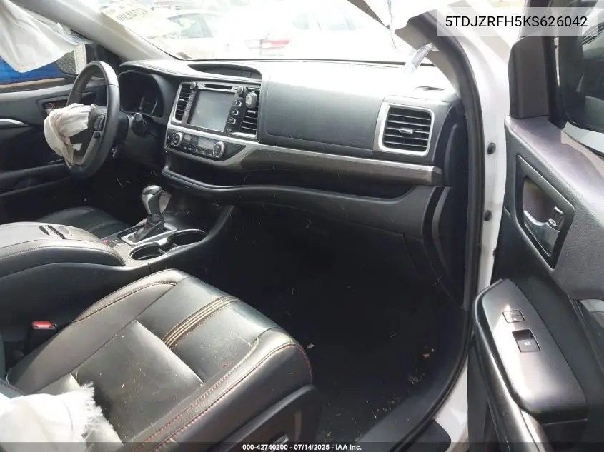 Auction sale of the 2019 Toyota Highlander , vin: 5TDJZRFH5KS626042, lot number: 42740200